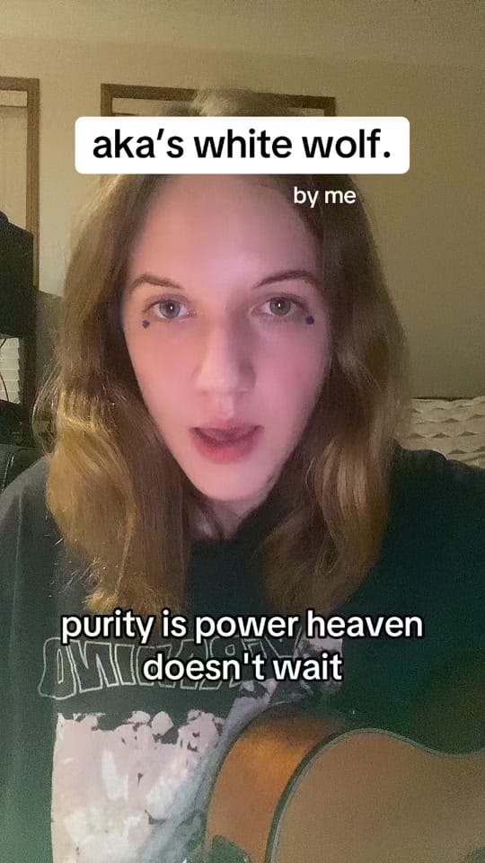 Post 1 by Amélie Farren on TikTok (video)