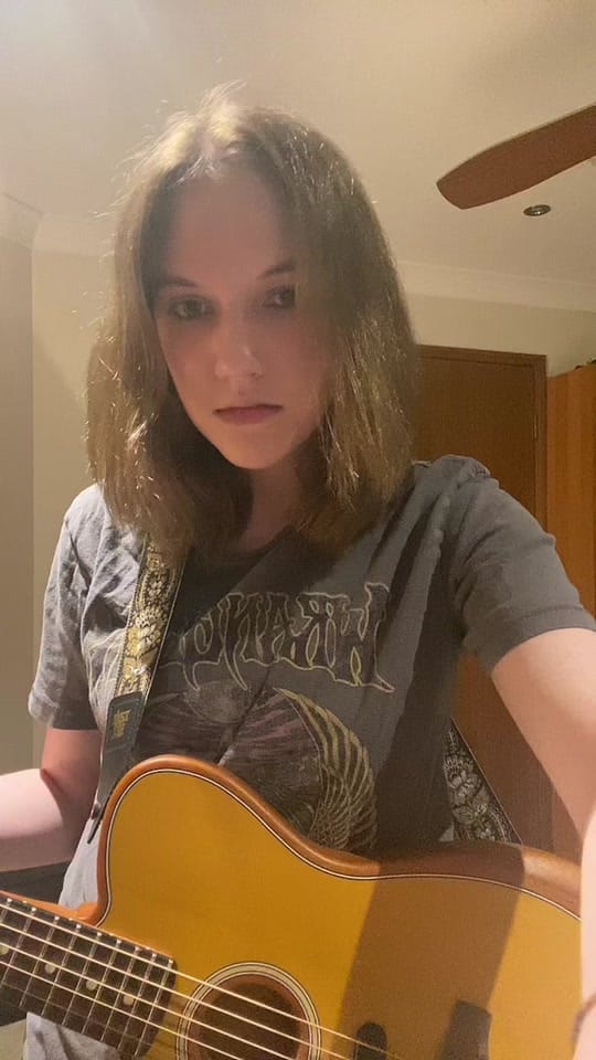 Post 4 by Amélie Farren on TikTok (video)