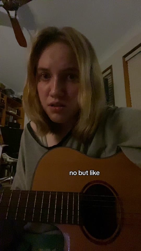 Post 8 by Amélie Farren on TikTok (video)