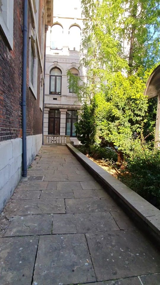 Post 1 by AlleywaysOfLondon on TikTok (video)