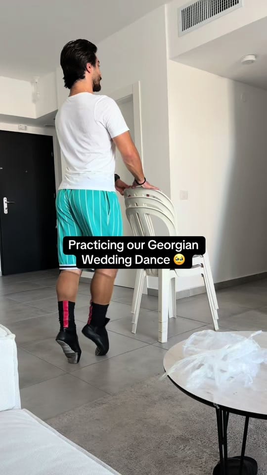 Post 8 by Yarin Revivo on TikTok (video)