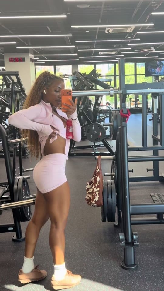 Post 1 by London on TikTok (video)