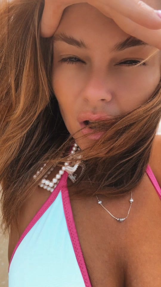 Post 3 by 💜🩷📖 Laurie 📖🧡💛 on TikTok (video)