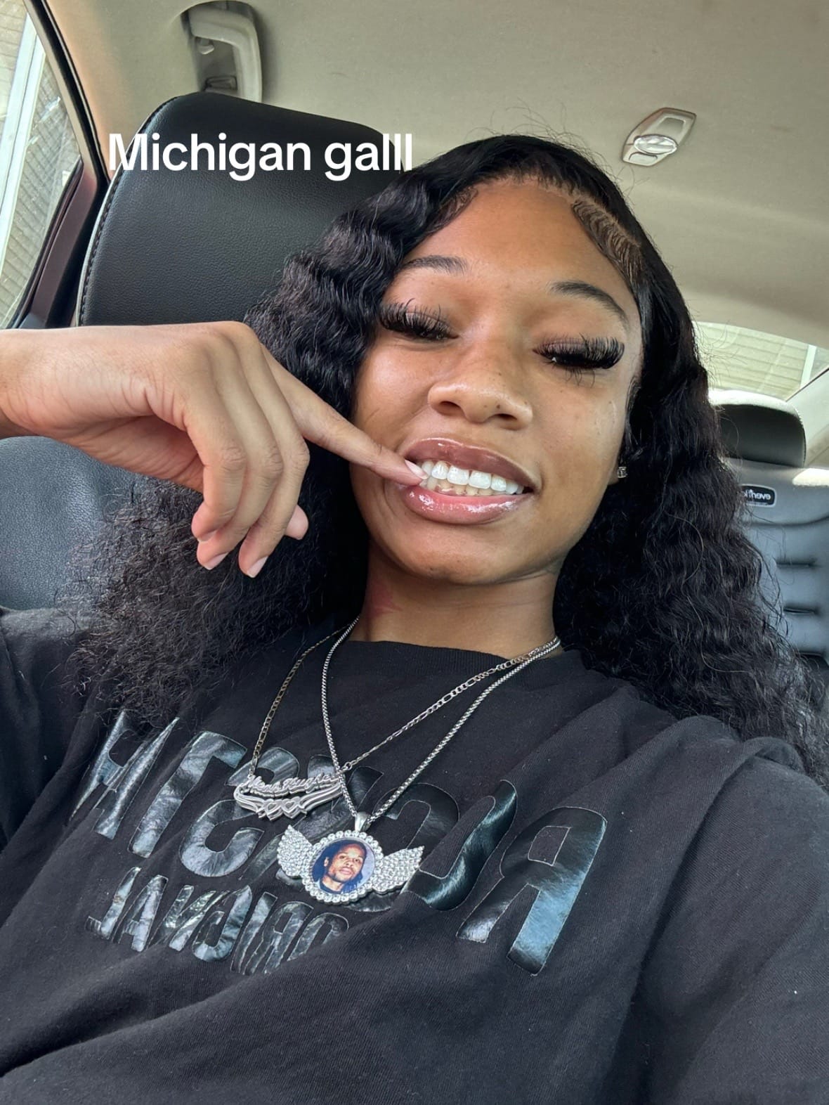 Post 1 by Nieak nieakkk on TikTok (video)