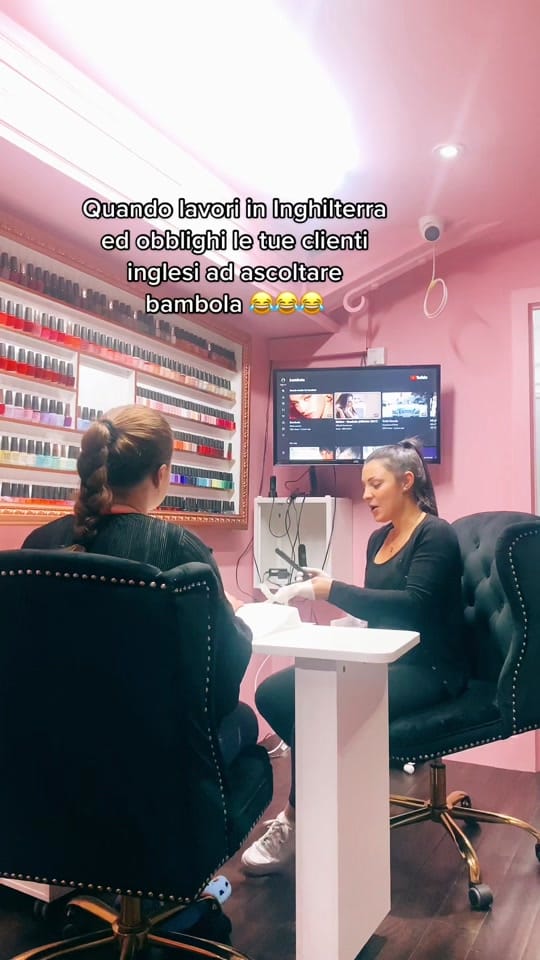 Post 9 by Estetista Neomelodica on TikTok (video)