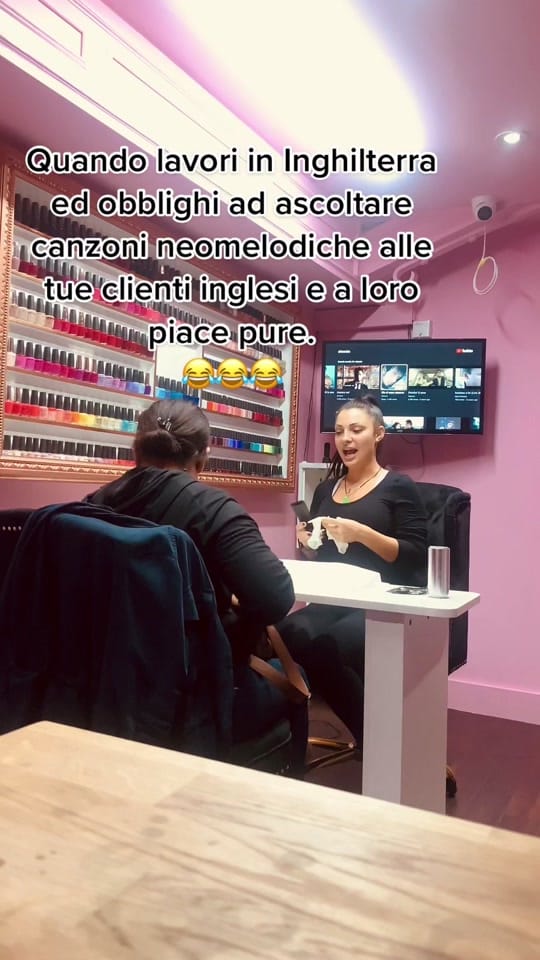 Post 10 by Estetista Neomelodica on TikTok (video)