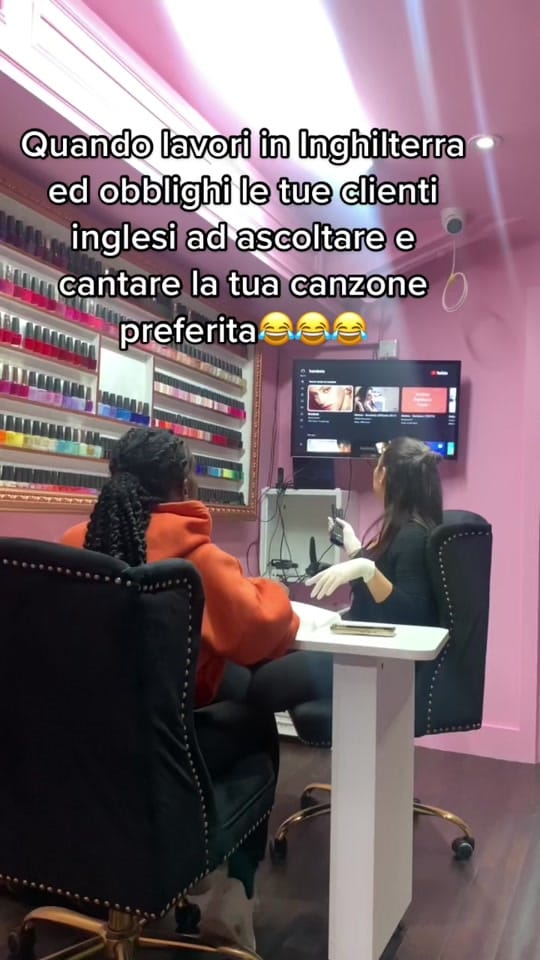 Post 8 by Estetista Neomelodica on TikTok (video)