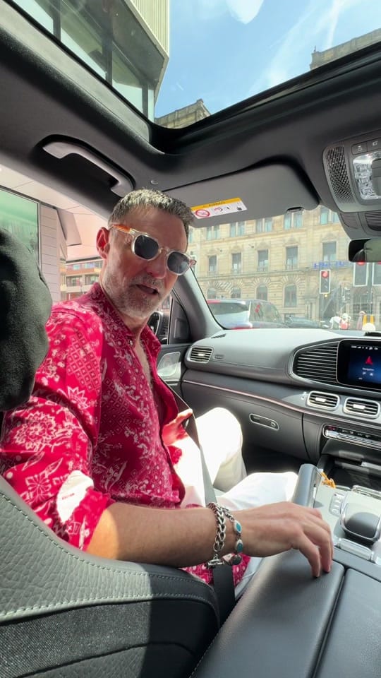 Post 2 by Marti Pellow on TikTok (video)