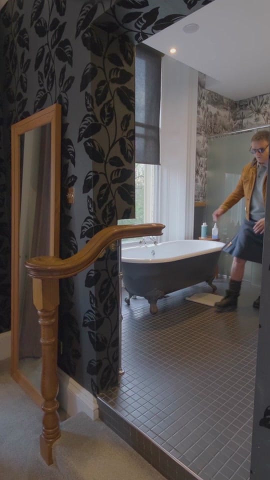 Post 6 by Marti Pellow on TikTok (video)