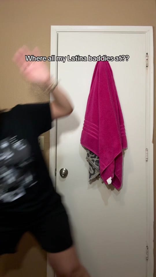 Post 5 by Anna Elizabeth (AHHH NA) on TikTok (video)