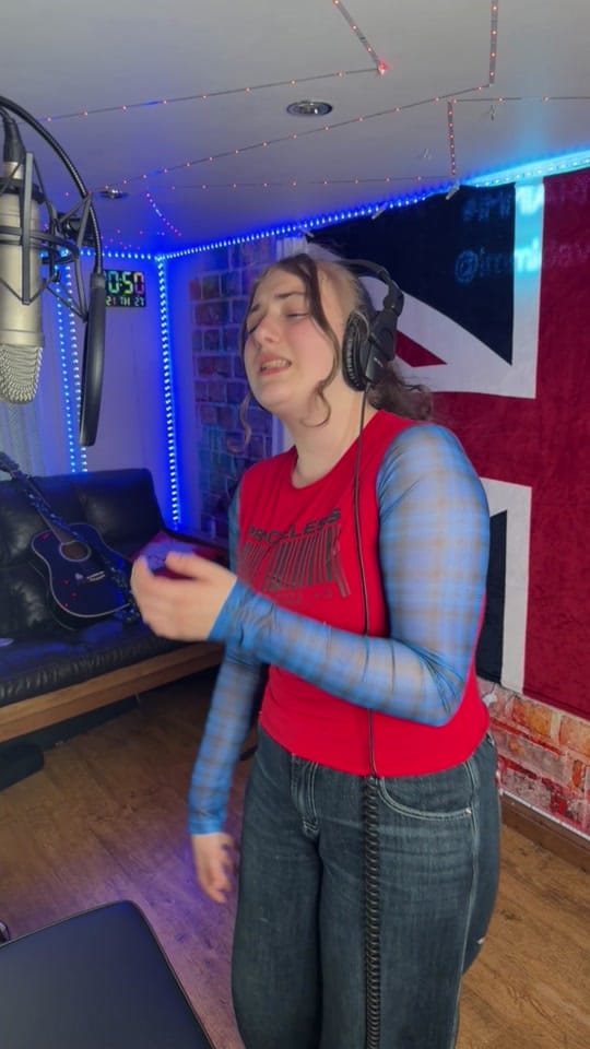 Post 5 by Immi Davis on TikTok (video)