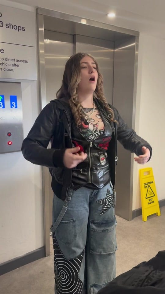 Post 6 by Immi Davis on TikTok (video)