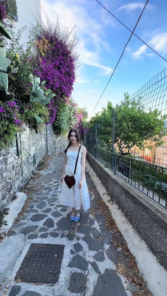Post 2 by Georgia Mesariti on TikTok (video)