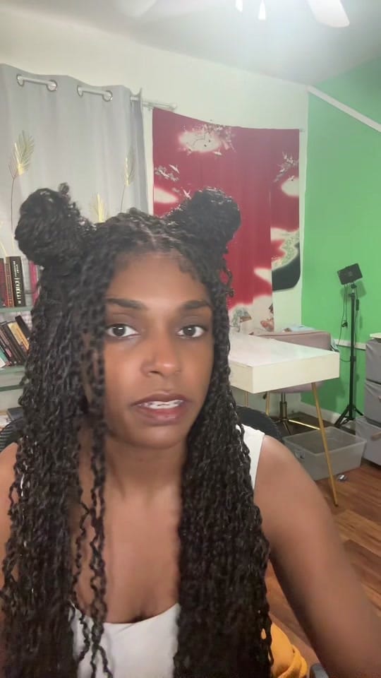 Post 1 by Luna on TikTok (video)