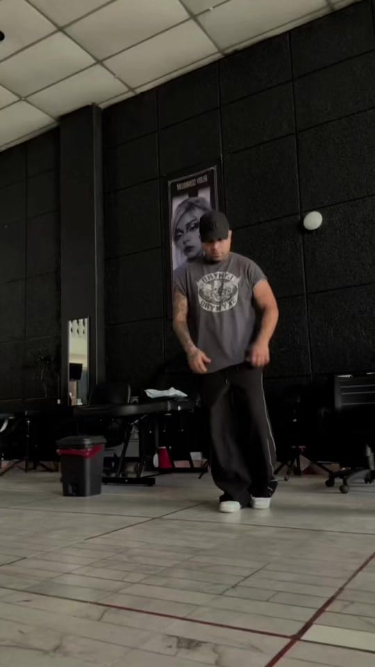 Post 6 by Hector Michell on TikTok (video)
