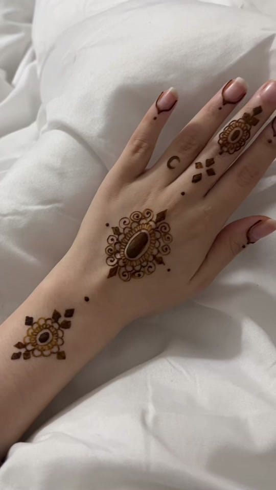 Post 4 by hennabys4ra on TikTok (video)