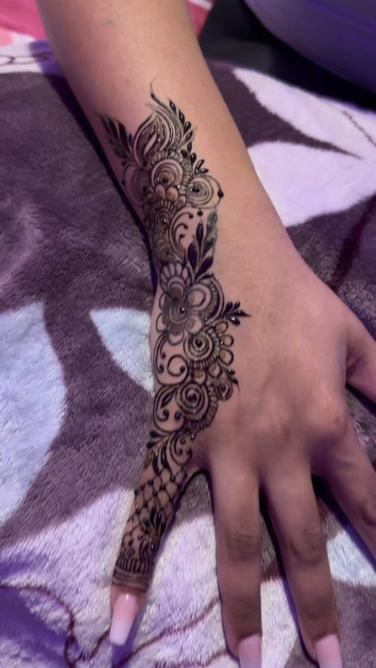 Post 4 by Biint_Alii on TikTok (video)
