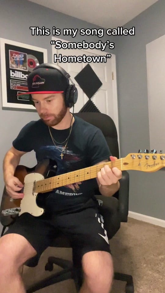 Post 1 by Alex Maxwell on TikTok (video)