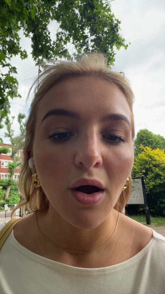 Post 2 by Ari In London💂‍♀️🇬🇧 on TikTok (video)