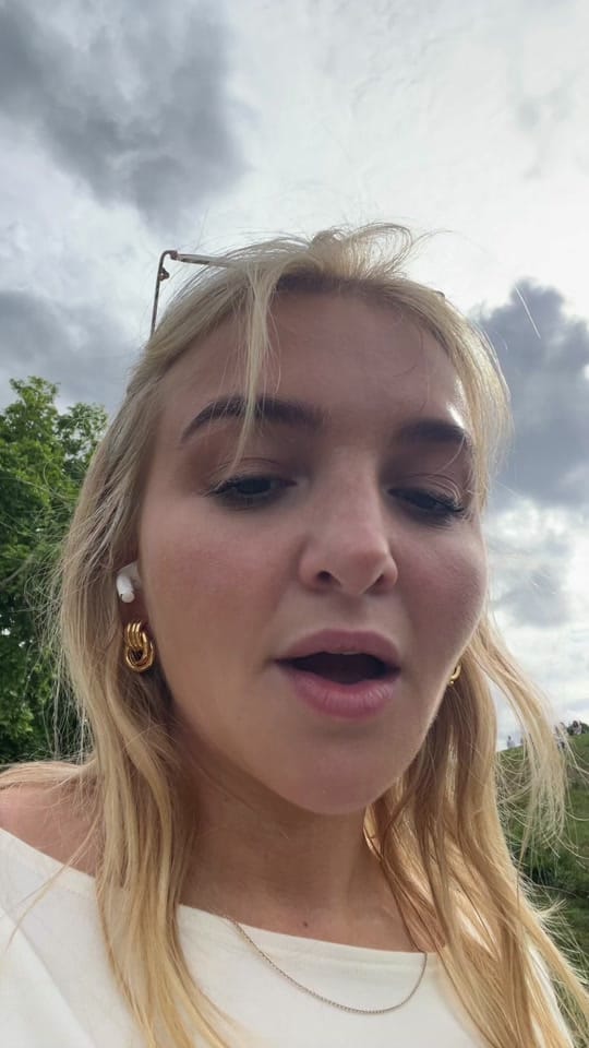 Post 1 by Ari In London💂‍♀️🇬🇧 on TikTok (video)