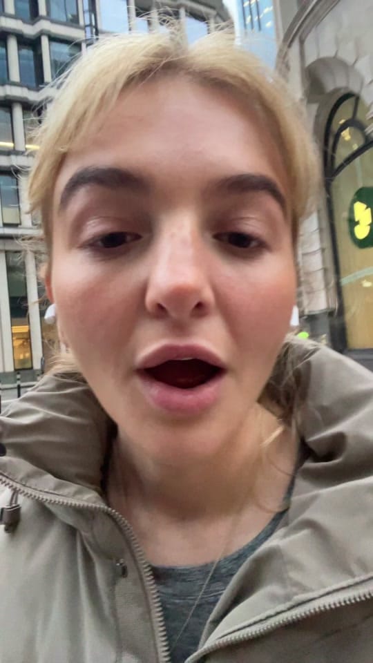 Post 4 by Ari In London💂‍♀️🇬🇧 on TikTok (video)