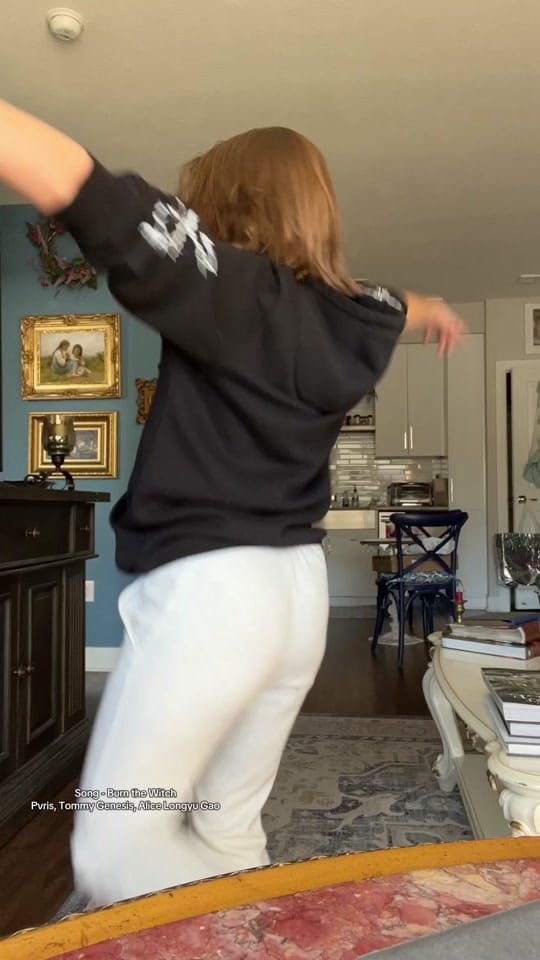 Post 2 by Aislinn Elizabeth on TikTok (video)