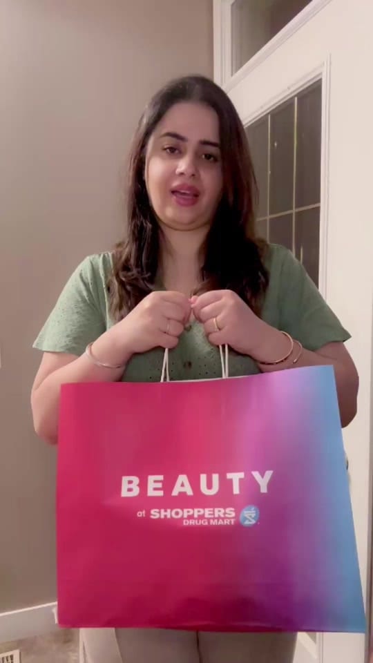 Post 5 by Simranmakeoverstudio on TikTok (video)