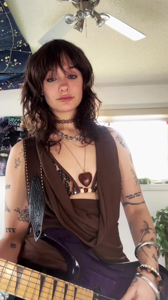Post 4 by Melina Melle on TikTok (video)