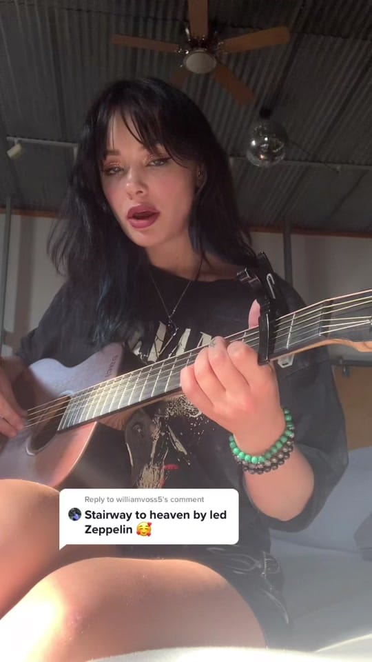 Post 10 by Melina Melle on TikTok (video)