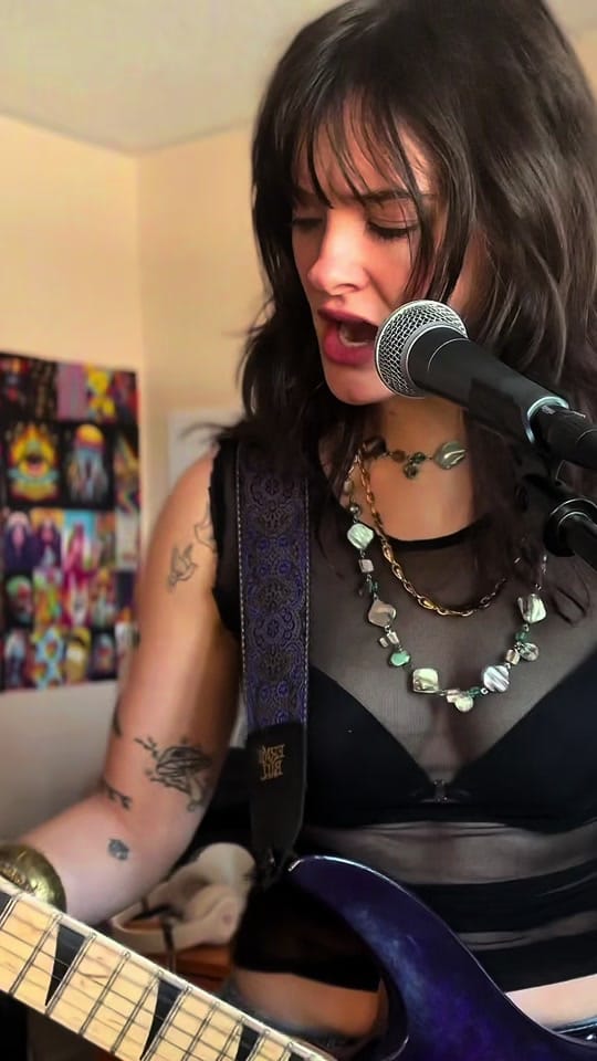 Post 2 by Melina Melle on TikTok (video)