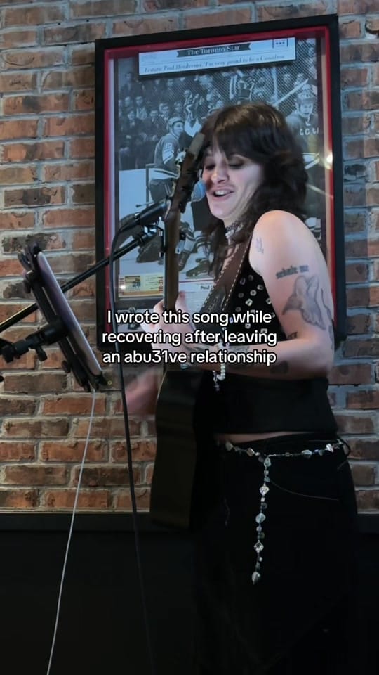 Post 5 by Melina Melle on TikTok (video)