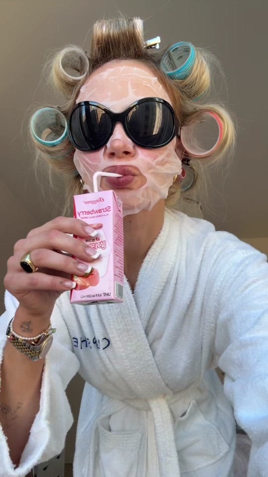 Post 3 by ꜱᴏɴʏᴀ ᴇꜱᴍᴀɴ on TikTok (video)