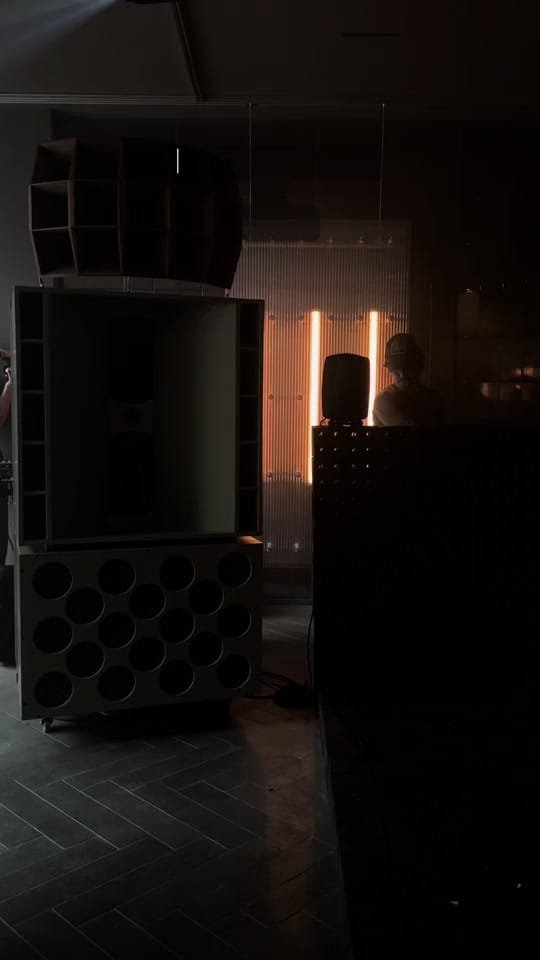 Post 1 by ESHE on TikTok (video)