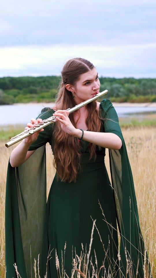 Post 6 by Laura Fantasy Flute on TikTok (video)