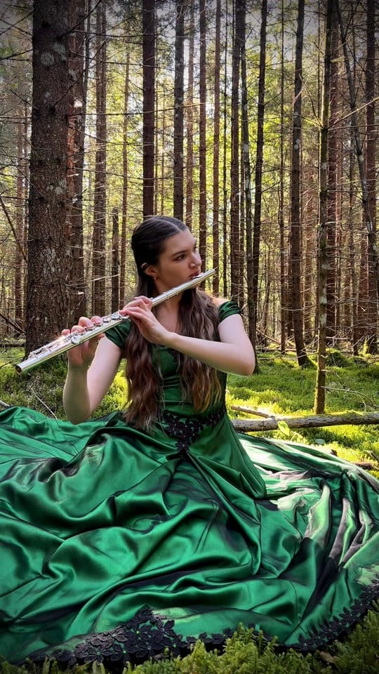 Post 3 by Laura Fantasy Flute on TikTok (video)