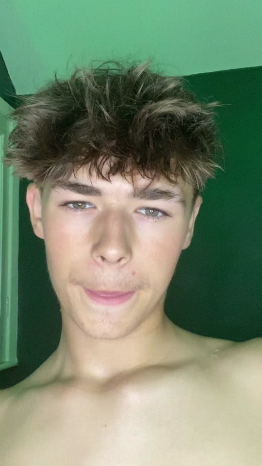 Post 2 by ESME DOLL | Bristol, UK on TikTok (video)