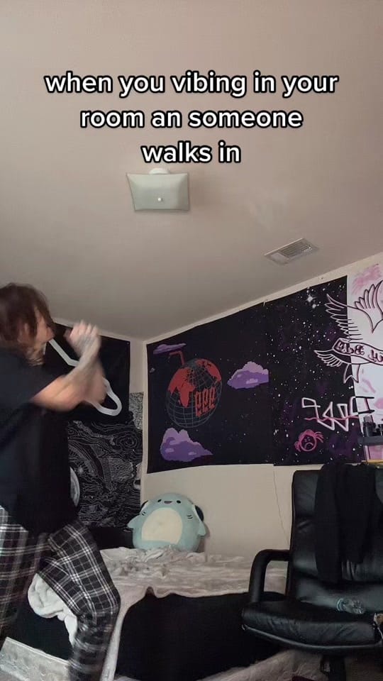 Post 2 by SINTHETIC on TikTok (video)