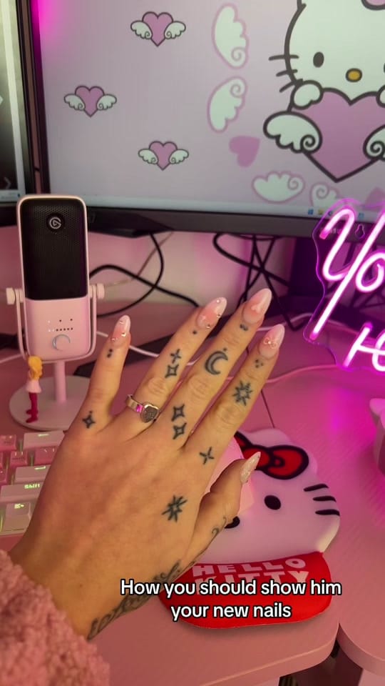 Post 1 by Lowri Rose on TikTok (video)