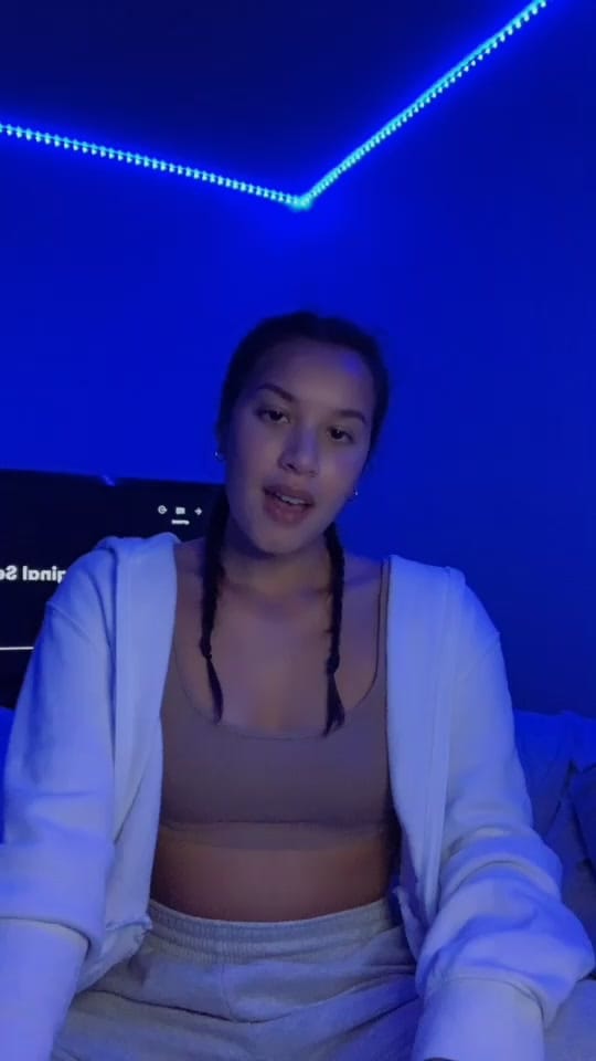 Post 1 by A Y V A on TikTok (video)