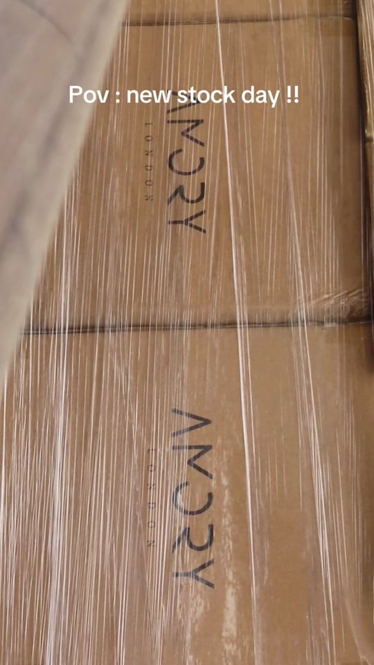 Post 2 by Amory London on TikTok (video)