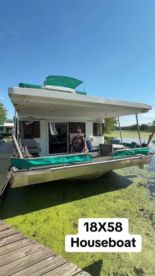 Post 8 by funsun.houseboats on TikTok (video)