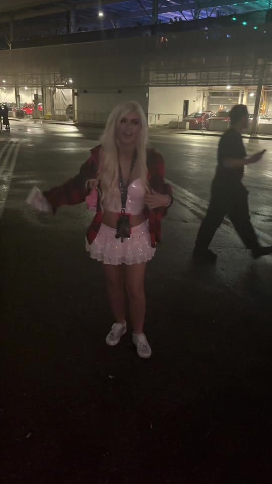 Post 6 by Vicki Valiant💗Twitch Streamer on TikTok (video)