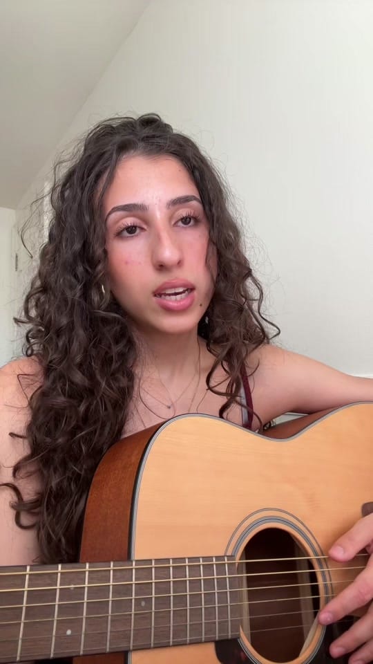 Post 1 by Victoria Dimeo on TikTok (video)
