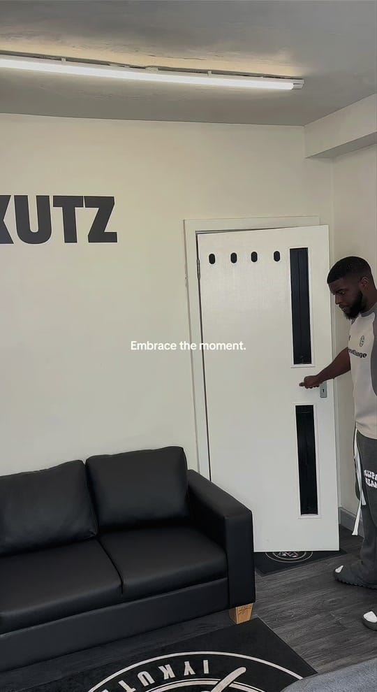 Post 6 by IYKUTZ on TikTok (video)