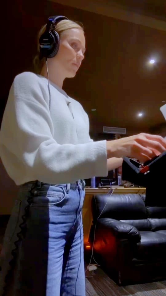Post 6 by Laura Vandervoort Coates on TikTok (video)