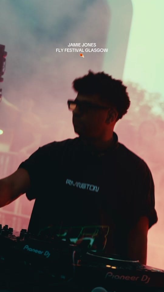 Post 1 by FLY on TikTok (video)