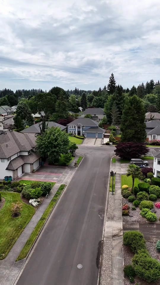 Post 6 by X_EMO_REALTOR_X on TikTok (video)