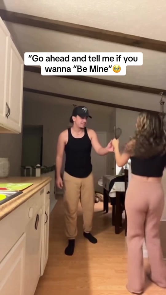 Post 4 by Gio Dara on TikTok (video)