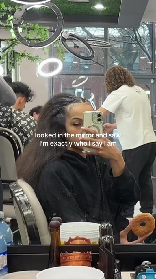 Post 3 by ELLENIA MIONI on TikTok (video)