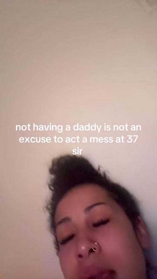 Post 6 by ELLENIA MIONI on TikTok (video)